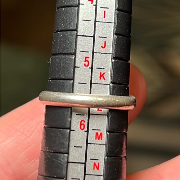 Vintage Native American signed sterling silver mother of pearl navette ring - Picture 3 of 7